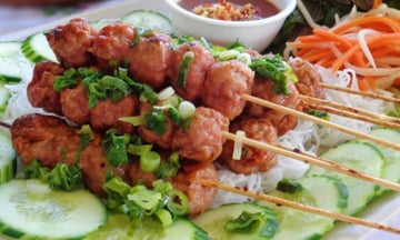 Thưởng thức nem nướng Cái Răng - Món ngon đặc trưng xứ Tây Đô không thể bỏ qua