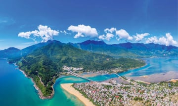 Từ sân bay Phú Bài về Lăng Cô bao nhiêu km?