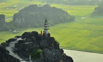 Nên đi Hạ Long hay Ninh Bình hè 2025?