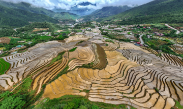 Y Tý mùa nước đổ: Vẻ đẹp của những “tấm gương trời” trên nẻo cao