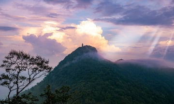 Đỉnh núi cao nhất của Hà Nội ở đâu?