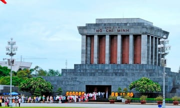 Vào Lăng Bác có được mang túi xách không?