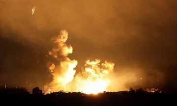 Israel tấn công Iran: Chiến sự lan rộng và những đường bay đang bị khóa