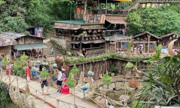 Bản Cát Cát cách thị trấn Sapa bao nhiêu km?