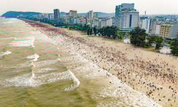 Nên đi Cát Bà hay Sầm Sơn dịp hè?