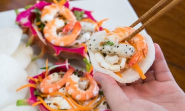 Thưởng thức gỏi hải sản thanh long: Đặc sản lạ miệng của Bình Thuận