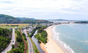 Đến Quảng Ngãi tắm biển ở đâu? Check-in 4 bãi biển thơ mộng nhất