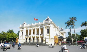 Du lịch Hà Nội bằng gì khi xe máy xăng không còn được vào vành đai 1?