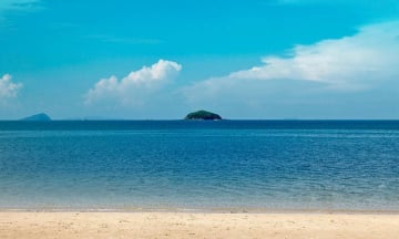 Bãi Hồng Vàn: Bãi tắm nổi tiếng bậc nhất đặc khu Cô Tô