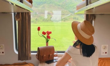 Say đắm cảnh đồng xanh, biển bạc trên chuyến tàu từ Huế vào Đà Nẵng