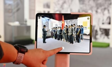 Chứng kiến lịch sử hiện lên như thật tại Bảo tàng Quân sự Việt Nam nhờ công nghệ thực tế ảo
