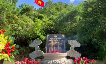 Thăm viếng mộ Đại tướng Võ Nguyên Giáp - Nơi yên nghỉ của vị anh hùng dân tộc ở Quảng Bình