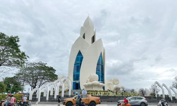 Check-in Tháp Trầm Hương: Công trình kiến trúc biểu tượng của nơi xứ Trầm biển yến