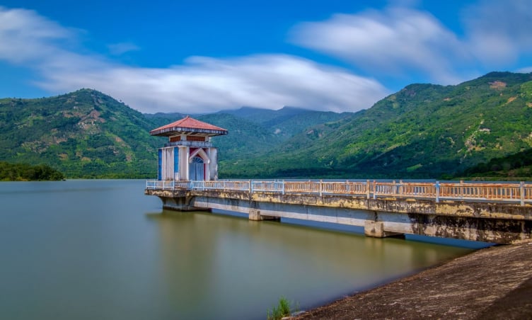 Choáng ngợp trước vẻ đẹp thiên nhiên mê hoặc của Hồ Am Chúa Nha Trang