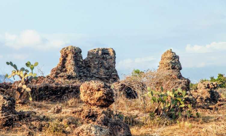 Khám phá sự kỳ thú của bãi đá Karang Ninh Thuận dưới bàn tay khéo léo của mẹ thiên nhiên