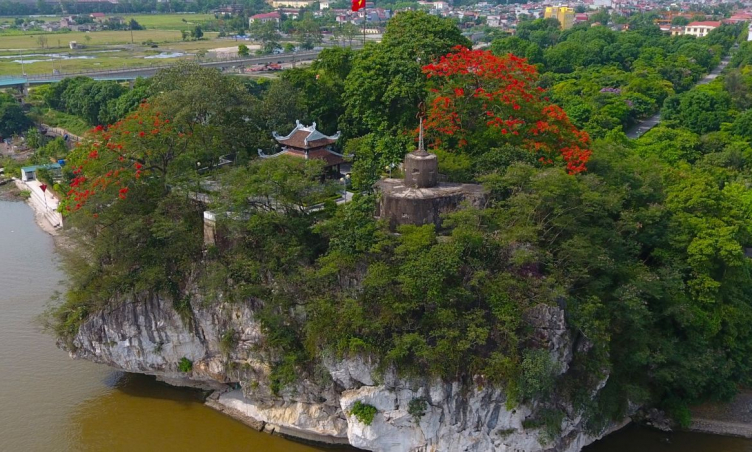 Khám phá Núi Non Nước: Hành trình chinh phục  'bảo tàng thơ ' giữa lòng cố đô