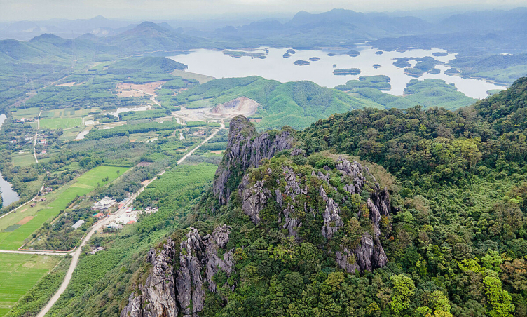 Núi Thần Đinh: Nơi hội tụ đất trời