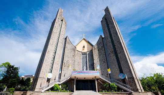 Nhà thờ Phủ Cam: Chiêm ngưỡng dấu ấn Gothic giữa lòng Huế