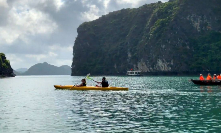 Lý do hoạt động chèo thuyền kayak bị tạm dừng ở quần đảo đẹp nhất miền Bắc