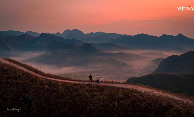 Mê mẩn đồi cỏ cháy tuyệt đẹp ở Cao Bằng