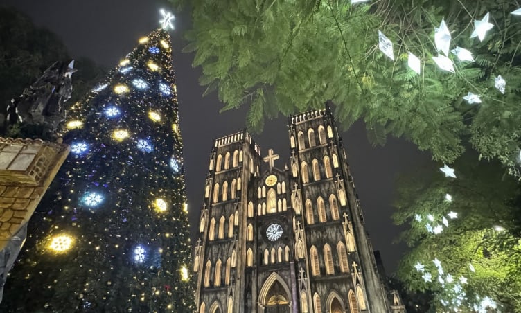 Vẻ đẹp lộng lẫy của 5 nhà thờ trang trí Noel tại Hà Nội