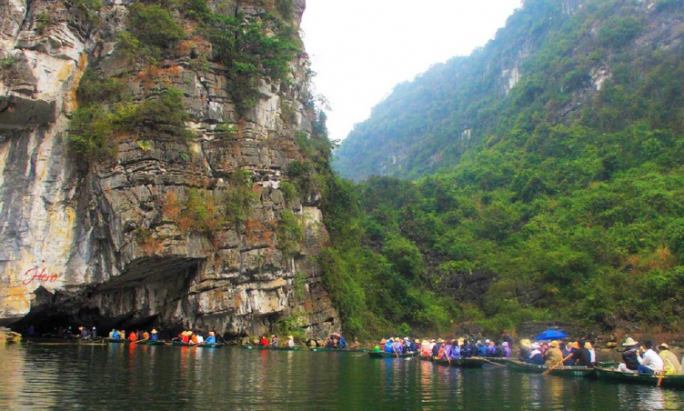 Hang Địa Linh - Điểm dừng chân tuyệt đẹp giữa lòng di sản Tràng An