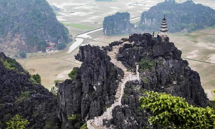 Ninh Bình: Đi Hang Múa phải leo bao nhiêu bậc?