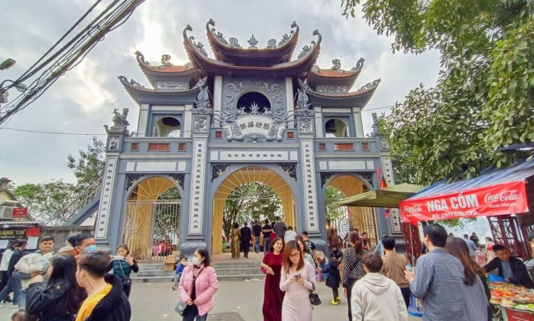Phủ Tây Hồ: Góc tâm linh độc đáo bên Hồ Tây Hà Nội