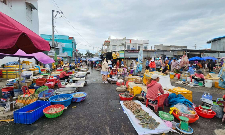 Chợ Nại Ninh Thuận:  'Thiên đường ' hải sản tươi sống giá bình dân