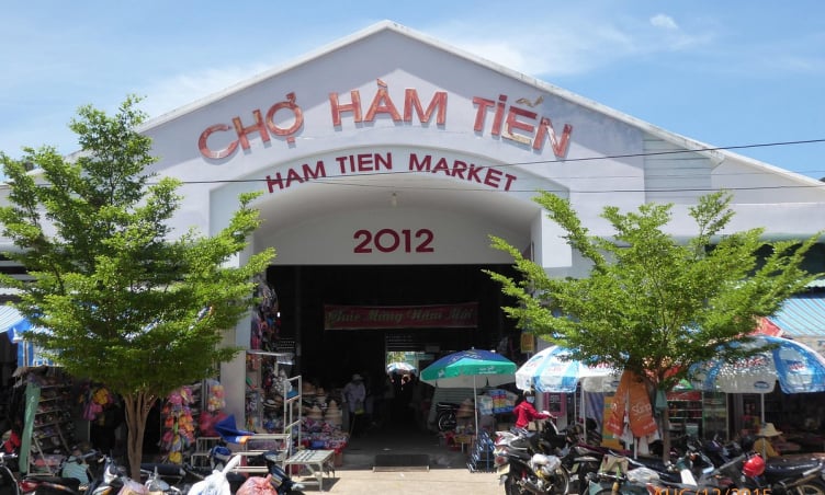 Khám phá chợ Hàm Tiến - Một trong những khu chợ hải sản nổi tiếng của Phan Thiết