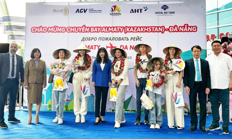 Nhiều khách Việt bay đến Almaty, Astana (Kazakhstan) qua chuyến bay charter của Crystal Bay