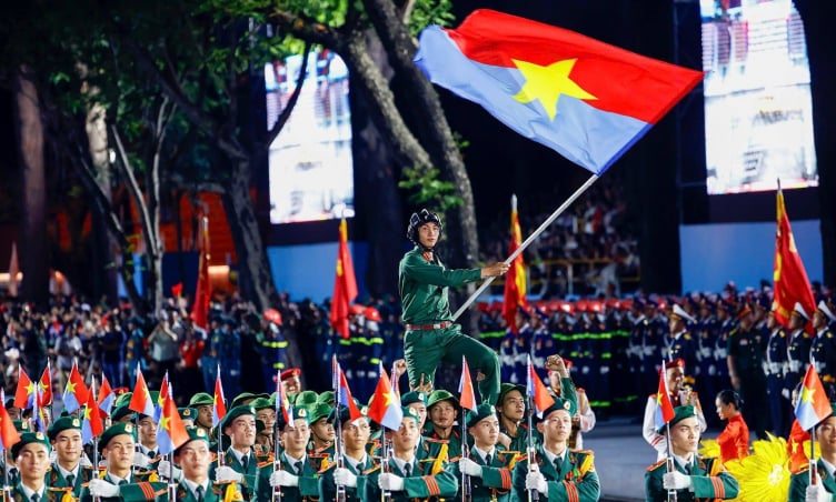 Không khí diễu binh 2/9  'nóng ' từ tháng 5: Du lịch Hà Nội bùng nổ vì concert quốc gia