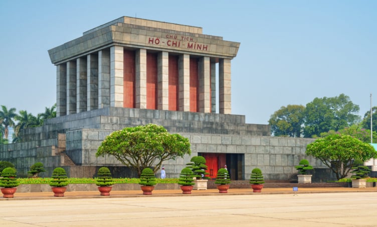 Tại sao phải tắt điện thoại hoàn toàn khi vào Lăng Bác?