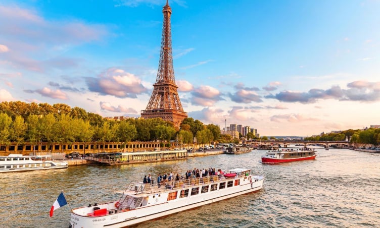 Du lịch ngắm cảnh trên sông Seine: Góc nhìn khác biệt về Paris trên những con tàu thơ mộng