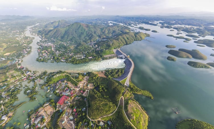 Chiêm ngưỡng một nơi tuyệt đẹp được mệnh danh là  'Vịnh Hạ Long trên núi ', cách Hà Nội 3 giờ lái xe