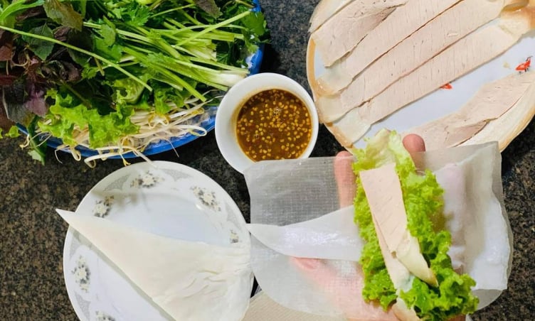 Bánh tráng cuốn thịt heo Đà Nẵng: Món ăn ngon không thể bỏ lỡ