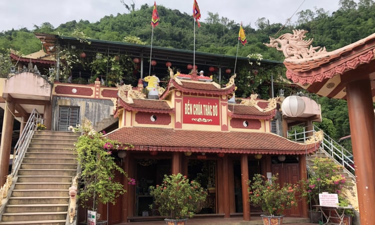 Đền Bà Chúa Thác Bờ: Địa chỉ linh thiêng bậc nhất Hoà Bình
