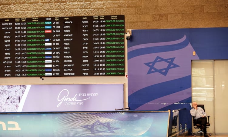Israel không kích Iran: Không phận Trung Đông đóng cửa, hàng loạt hãng hàng không hủy chuyến bay