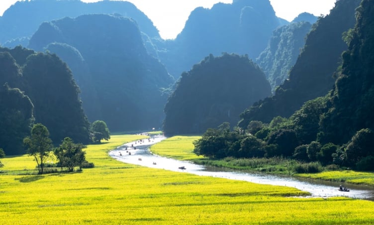 Du lịch Ninh Bình “bùng nổ” nửa đầu năm hoàn thành 80% mục tiêu cả năm