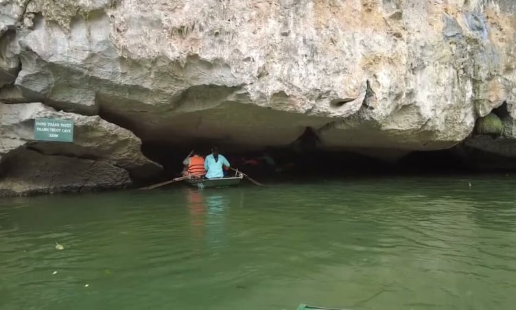 Hang Thánh Trượt: Điểm dừng hấp dẫn trên tuyến 2 Tràng An