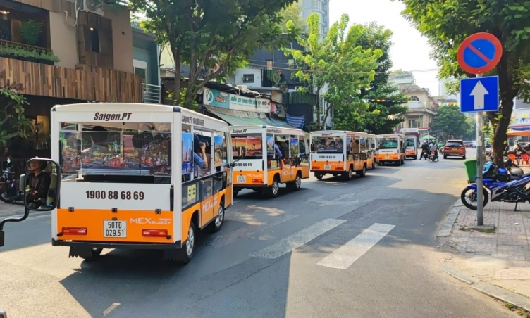 Tạm dừng xe điện 4 bánh tại TP.HCM