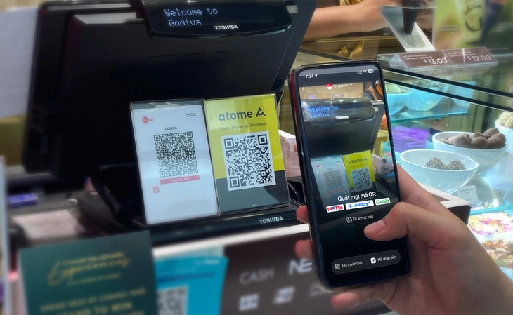 Du khách Việt không còn lo đổi tiền khi du lịch tại Singapore