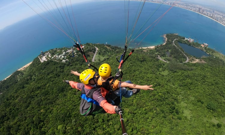 Đà Nẵng tạm dừng dịch vụ dù lượn ở Sơn Trà sau sự cố nghiêm trọng