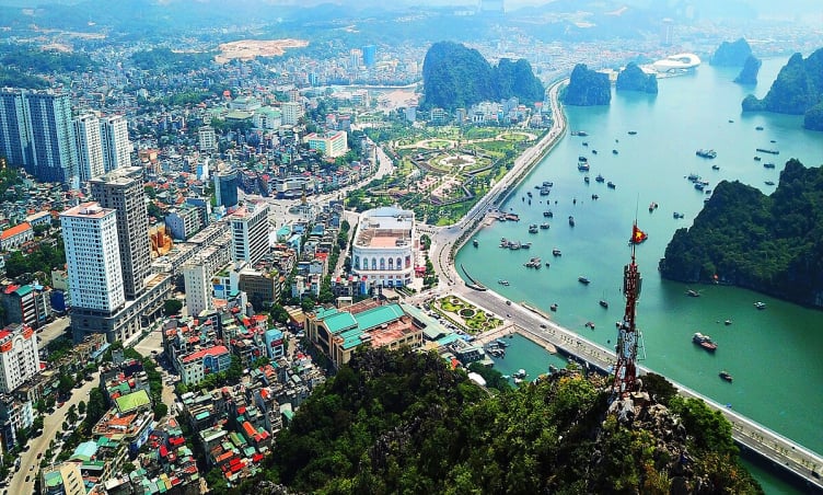 Có nên đi Hạ Long vào tháng 8 không?
