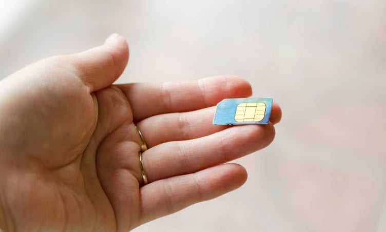 Đi nước ngoài có cần mua sim quốc tế không? Chuẩn bị như thế nào?