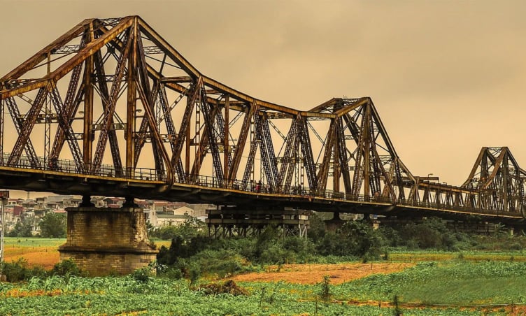 Cầu Long Biên dài bao nhiêu km?