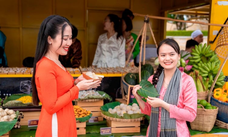 Phiên chợ kỳ lạ ở Tây Ninh: Không dùng tiền, vẫn tấp nập mua bán