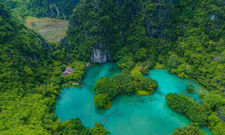 Chiêm ngưỡng màu xanh tuyệt đẹp ở Tam Cốc, Ninh Bình