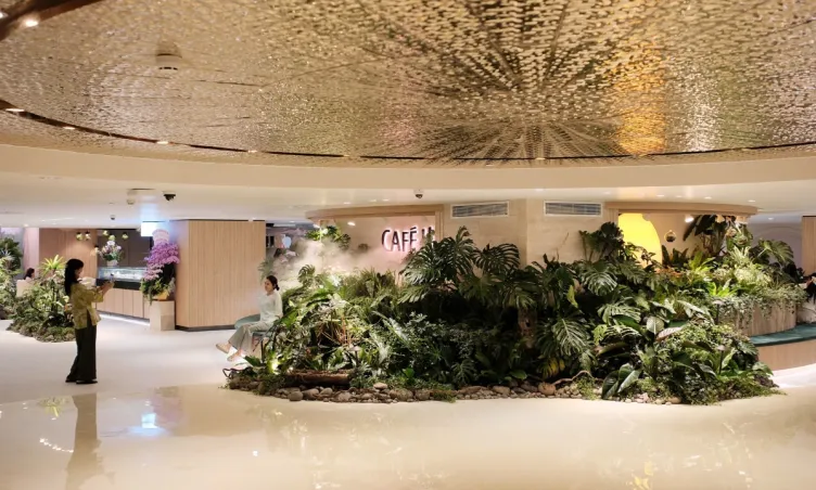 Quán cà phê dưới lòng đất đầu tiên gây sốt dưới ga metro TP.HCM