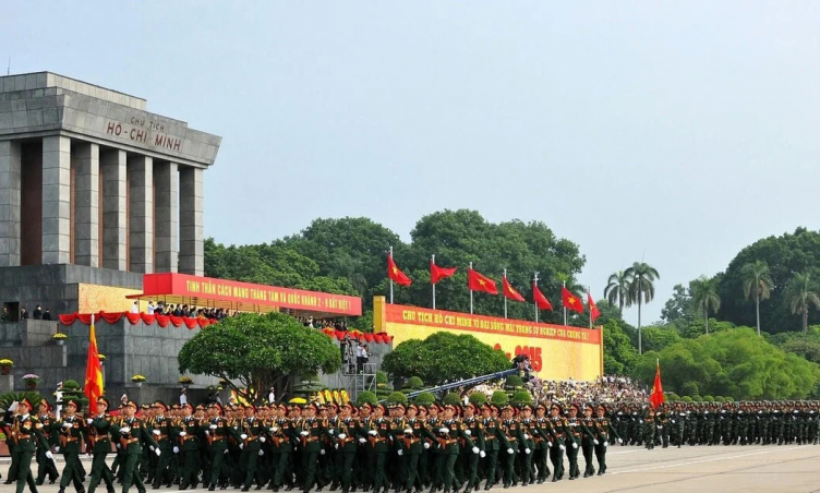 Hà Nội quá tải phòng khách sạn, vé máy bay đội giá dịp 2/9
